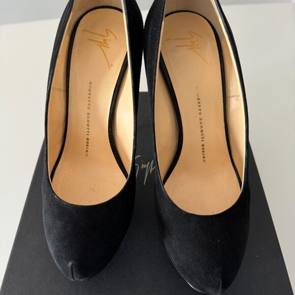 GIUSEPPE ZANOTTI Eva Black Suede Pumps, size 38.5 - Picture 4 of 17
